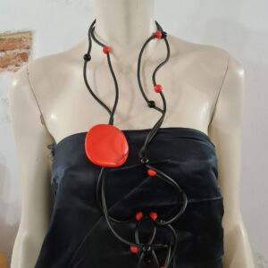 RP4 Collana Ricciola sil nero resine piastra arancio e sfere arancio e nere