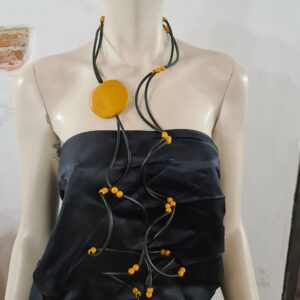 RP1 Collana Ricciola sil nero resine piastra e sfere senape