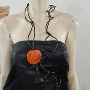 RP2 Collana Ricciola sil nero resine piastra mattone e sfere nere