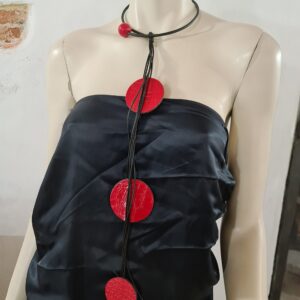 FG19 sil nero frangia sil nero cerchi ecopelle rosso stampato