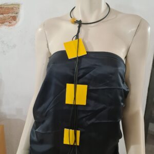 FG34 sil nero frangia sil nero quadrati ecopelle giallo