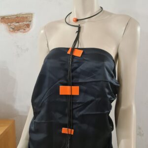 FG34 sil nero frangia sil nero rettangoli ecopelle arancio