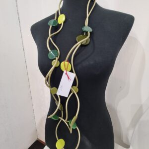 R284 Collana Ricciola sil oliva metallizzato resine toni verde