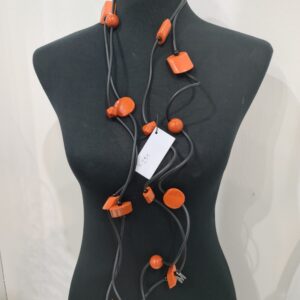 R291 Collana Ricciola sil nero resine mattone