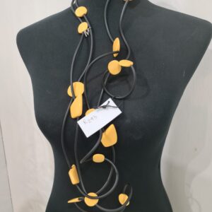 R293 Collana Ricciola sil nero resine giallo ambra
