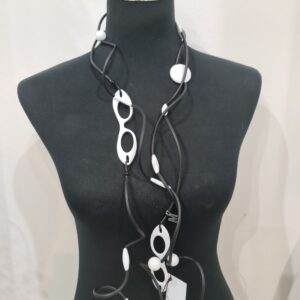 R310 Collana Ricciola sil nero resine occhiali bianco