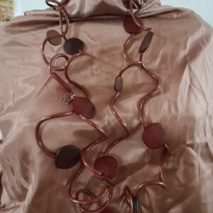 RM18 Ricciola Monocromo PVC e resine marsala