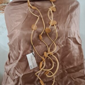 RM17 Ricciola Monocromo PVC e resine avana