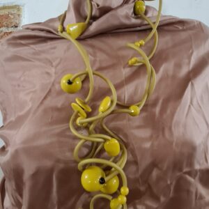 RM12 Ricciola Monocromo PVC e resine lime