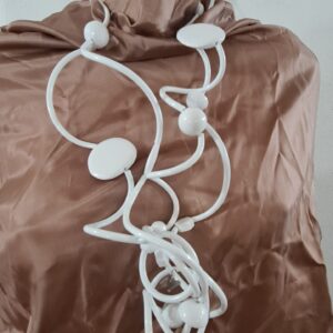 RM22 Ricciola Monocromo PVC e resine bianco