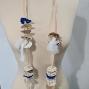 Collana Romantica carta di libro e seta ecru con stoffa azzurro