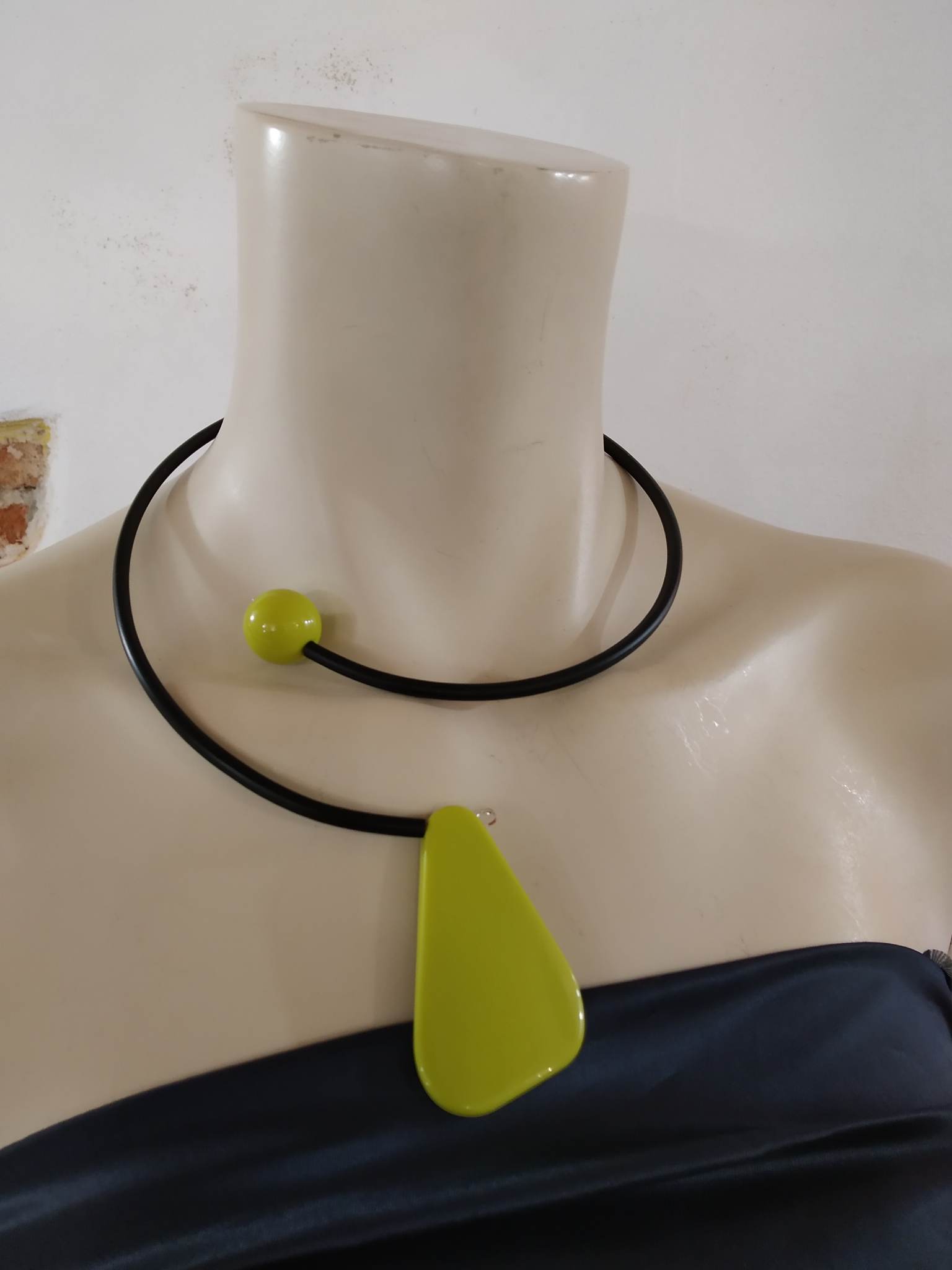 LT8 Girocollo Light PVC nero Resine verde acido