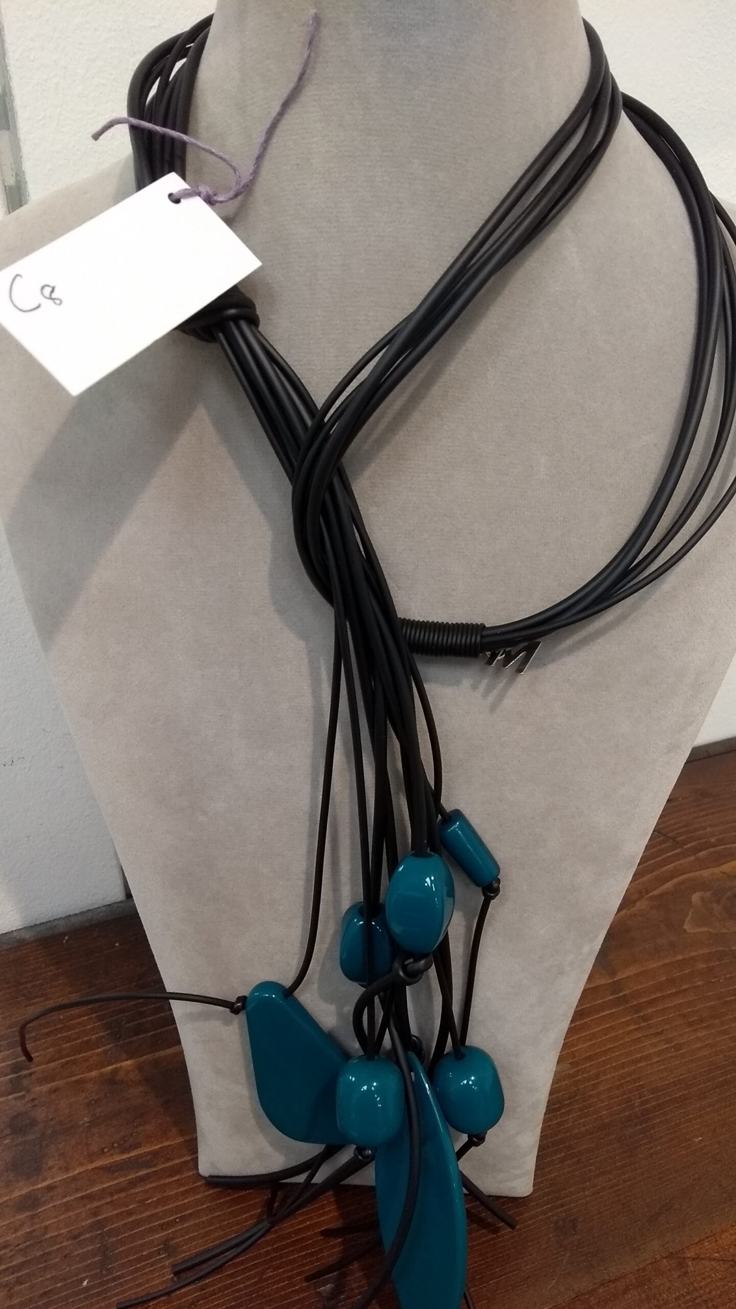 C8 Cravatta silicone nero resine verde petrolio