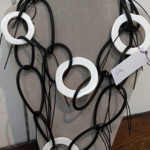 CH1 Chain silicone nero anelli resina bianchi