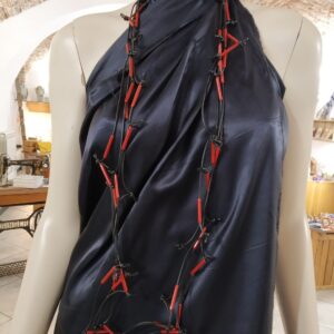 TN8 Collana Tangles pvc nero bastoni bordeaux