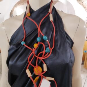 R243 Collana Ricciola sil rosso brillo resine miste verde petrolio senape ecru