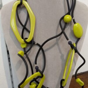 R128 Ricciola Silicone nero anelli grandi e resine verde acido