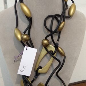 R129 Ricciola sil nero resine ed anelli oro