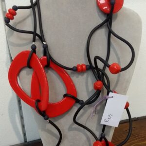 R133 Ricciola sil nero resine ed anelli rosso