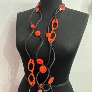 R259 Collana Ricciola sil nero occhiali e resine corallo