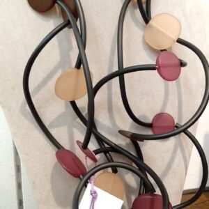 R96 Ricciola sil nero resine satinate prugna, cioccolato, beige rosato