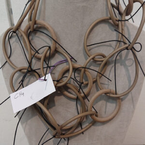 CH9 Chain silicone ecru anelli resina marrone satinato