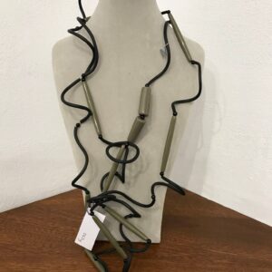 R232 Collana Ricciola sil nero stecche fango